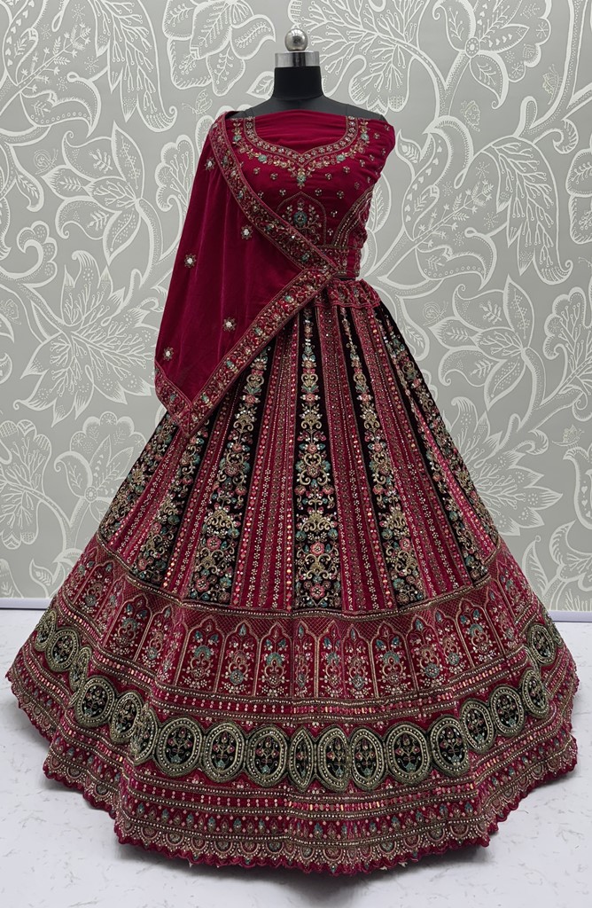 Very-Well Detailed Hand Mirror Crafted with Various Embroidery and Doubke dupatta combine Bridal Lehenga Choli